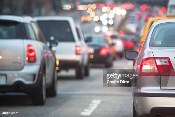 traffic jam through new york city - car traffic imagens e fotografias de stock