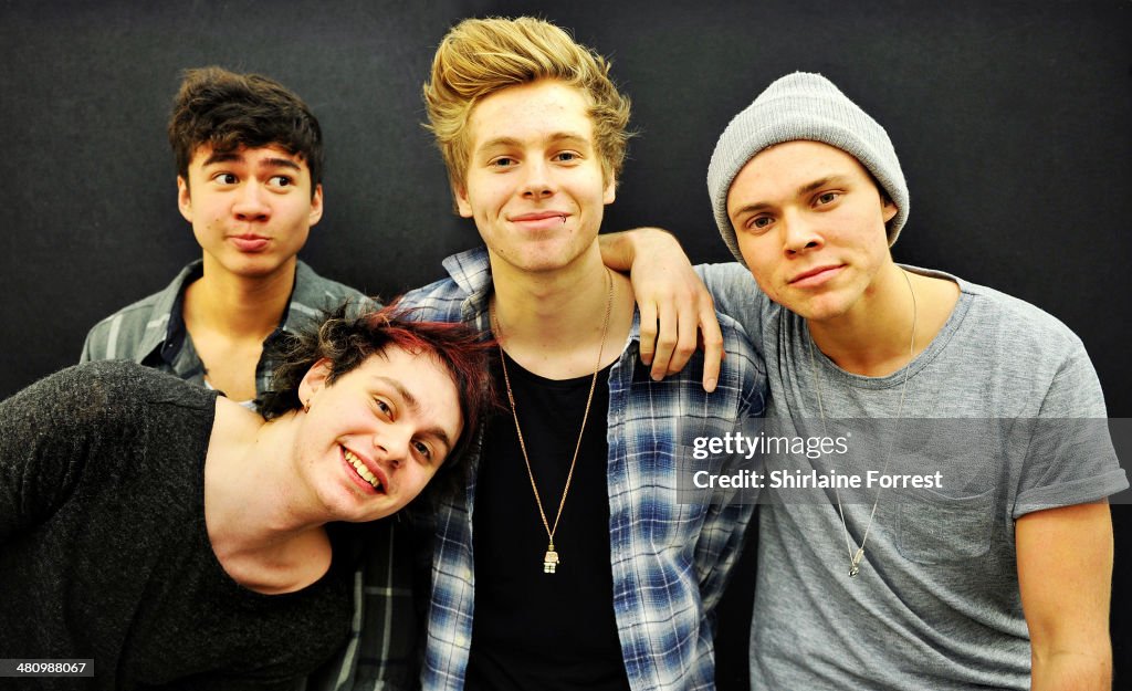 5 Seconds Of Summer - Single Signing