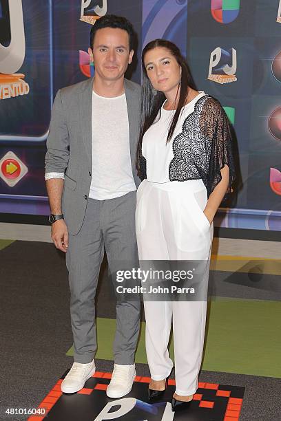 Fonseca and wife Juliana Posada attend Univision's Premios Juventud 2015 at Bank United Center on July 16, 2015 in Miami, Florida.