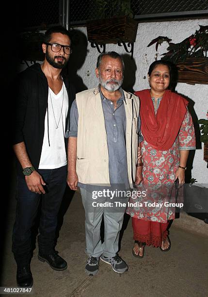Shahid Kapoor with Pankaj Kapur and Supriya Pathak during the screening of the movie Inam in Mumbai.