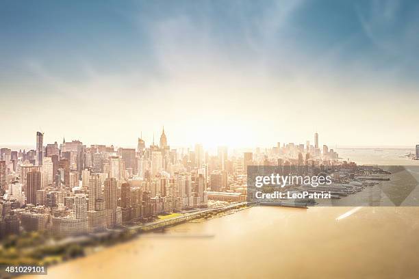 ilha vista aérea de manhattan - empire state building imagens imagens e fotografias de stock