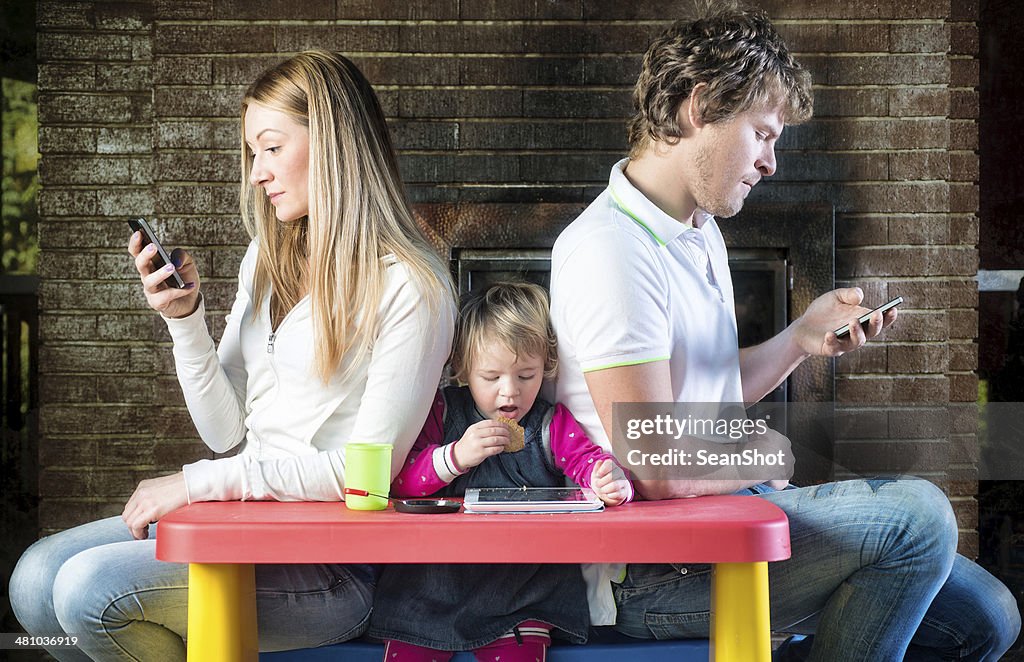 Familia tecnológico y la falta de comunicación