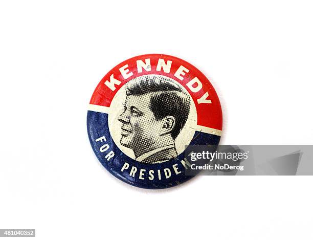 vintage john f. kennedy bouton de campagnes politiques - john f kennedy política fotografías e imágenes de stock