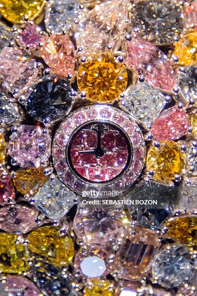 SWITZERLAND-BRITAIN-LUXURY-WATCH-OFFBEAT