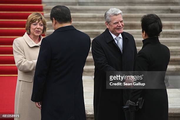 German First Lady Daniela Schadt and German President Joachim Gauck greet Chinese President Xi Jinping and Chinese First Lady Peng Liyuan at Schloss...
