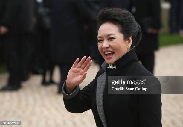 Chinese First Lady Peng Liyuan waves to students at Schloss Bellevue on March 28, 2014 in Berlin, Germany. Chinese President Xi Jinping and First...