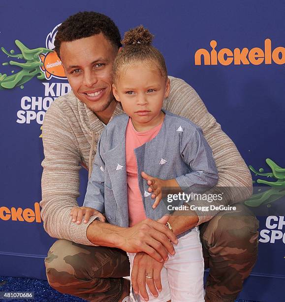 Player Stephen Curry and daughter Riley Curry arrive at the Nickelodeon Kids' Choice Sports Awards 2015 at UCLA's Pauley Pavilion on July 16, 2015 in...