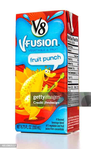 v8 vfusion vegetable and fruit punch - juice carton 個照片及圖片檔