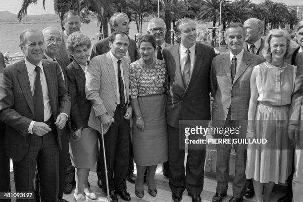 Jean-Claude Gaudin, president of UDF at the National Assembly, poses with members of the party, on September 25, 1984 during the parliamentary...