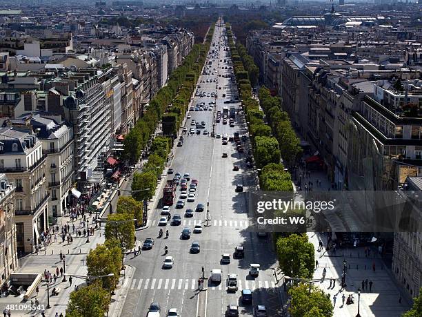 vista de paris do arco do triunfo, frança - avenida de champs elysées imagens e fotografias de stock