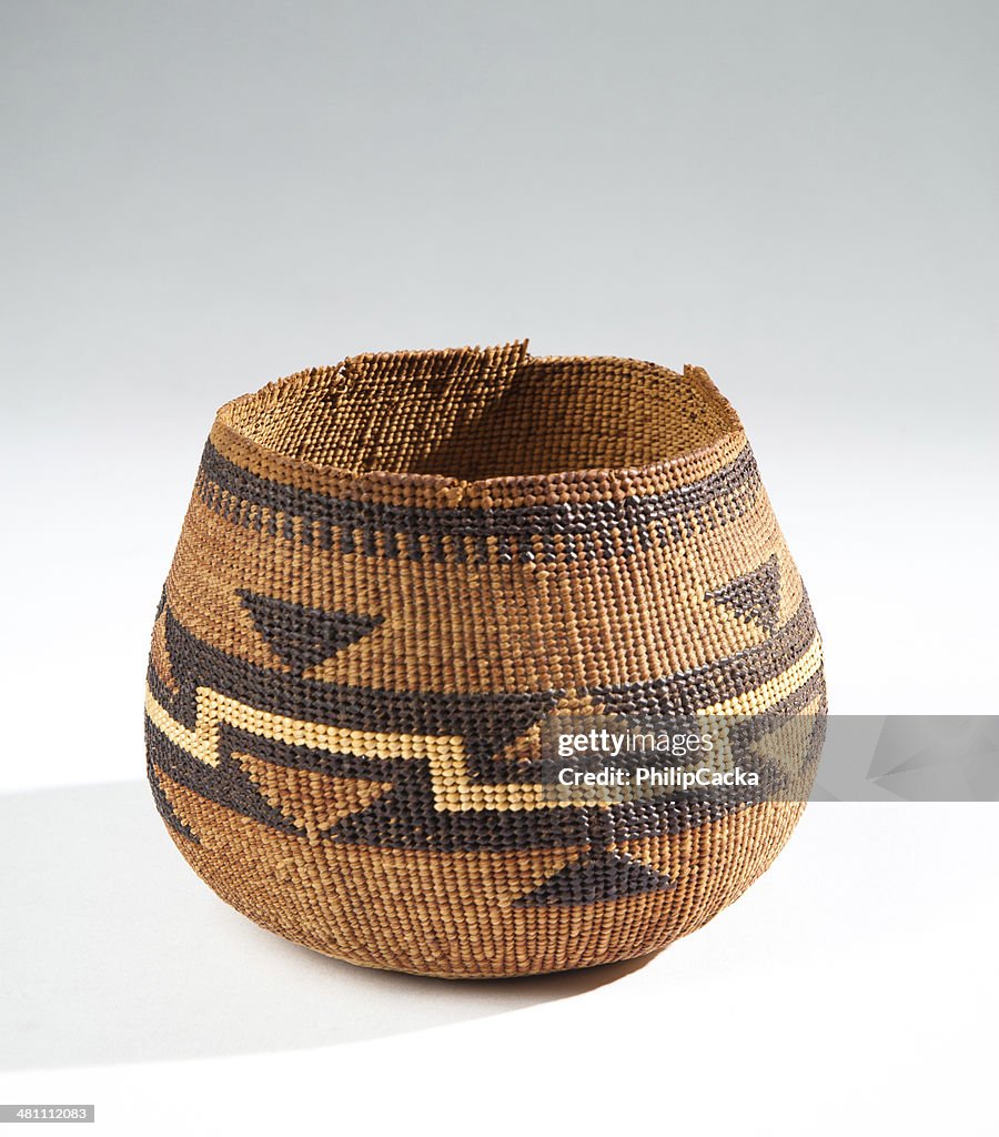 Karuk/Yurok amérindien tissage de panier