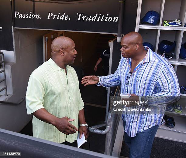 Former White Sox Bo Jackson and Frank Thomas talk before the game between the Chicago White Sox and the Kansas City Royals on July 17, 2015 at U.S....