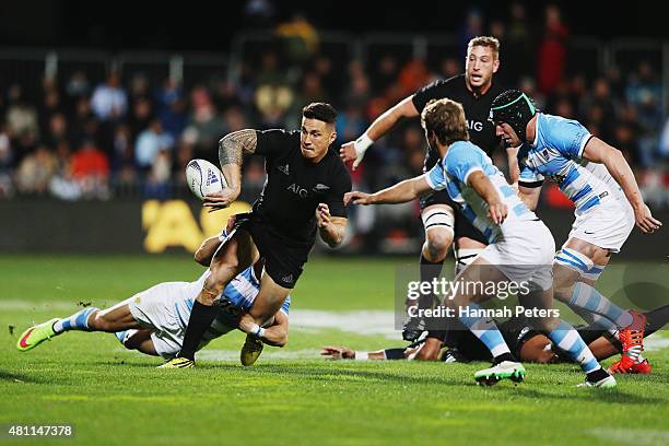 Sonny Bill Williams of the New Zealand All Blacks offloads the ball during The Rugby Championship match between the New Zealand All Blacks and...