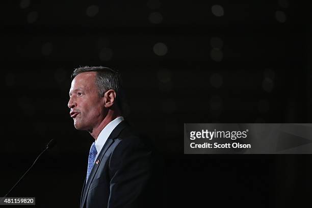Democratic presidential candidate and former Maryland Governor Martin O'Malley speaks to guests at the Iowa Democratic Party's Hall of Fame Dinner on...