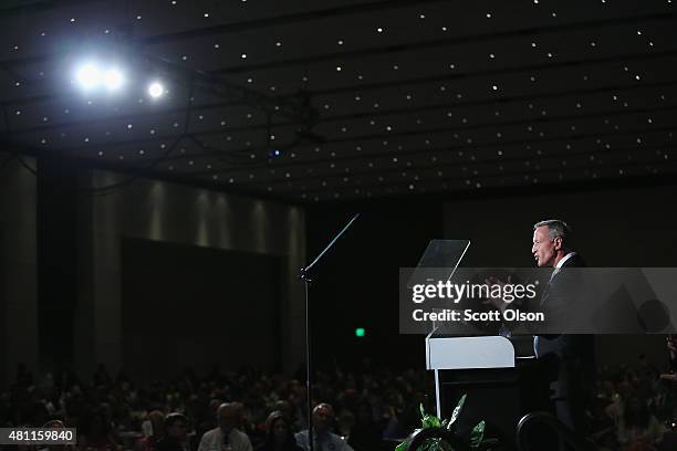 Democratic presidential candidate and former Maryland Governor Martin O'Malley speaks to guests at the Iowa Democratic Party's Hall of Fame Dinner on...