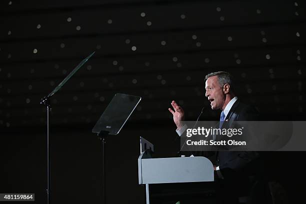 Democratic presidential candidate and former Maryland Governor Martin O'Malley speaks to guests at the Iowa Democratic Party's Hall of Fame Dinner on...