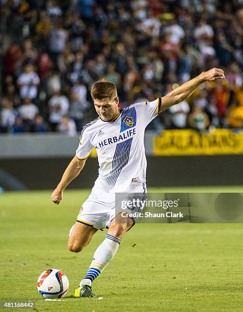 Steven Gerrard of Los Angeles Galaxy takes a free kick outside the box during Los Angeles Galaxy's MLS match against San Jose Earthquakes at the...