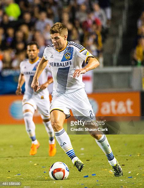 Steven Gerrard of Los Angeles Galaxy dribbles downfield during Los Angeles Galaxy's MLS match against San Jose Earthquakes at the StubHub Center on...
