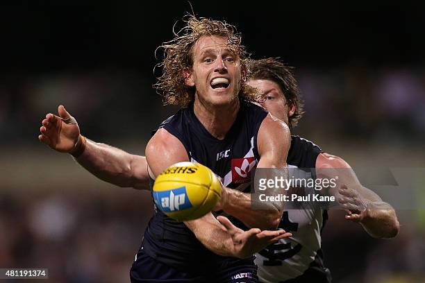 David Mundy of the Dockers handballs during the round 16 AFL match between the Fremantle Dockers and the Carlton Blues at Domain Stadium on July 18,...