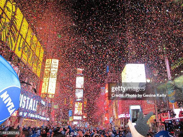 bright lights, big city! - new years eve new york city stock pictures, royalty-free photos & images