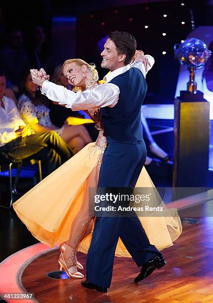 Alexander Klaws and Isabel Edvardsson perform during the 1st Show of 'Let's Dance' on RTL at Coloneum on March 28, 2014 in Cologne, Germany.