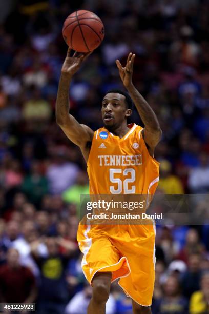 Jordan McRae of the Tennessee Volunteers shoots the ball to miss the final shot to be defeated by the Michigan Wolverines 73 to 71 during the...