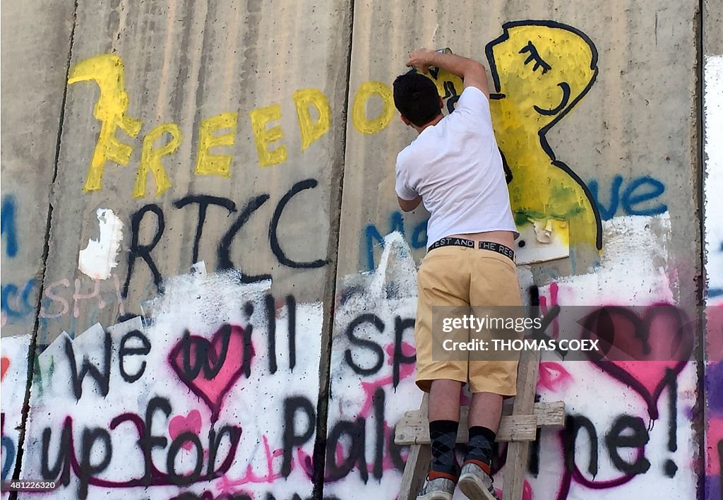 PALESTINIAN-ISRAEL-CONFLICT-WALL