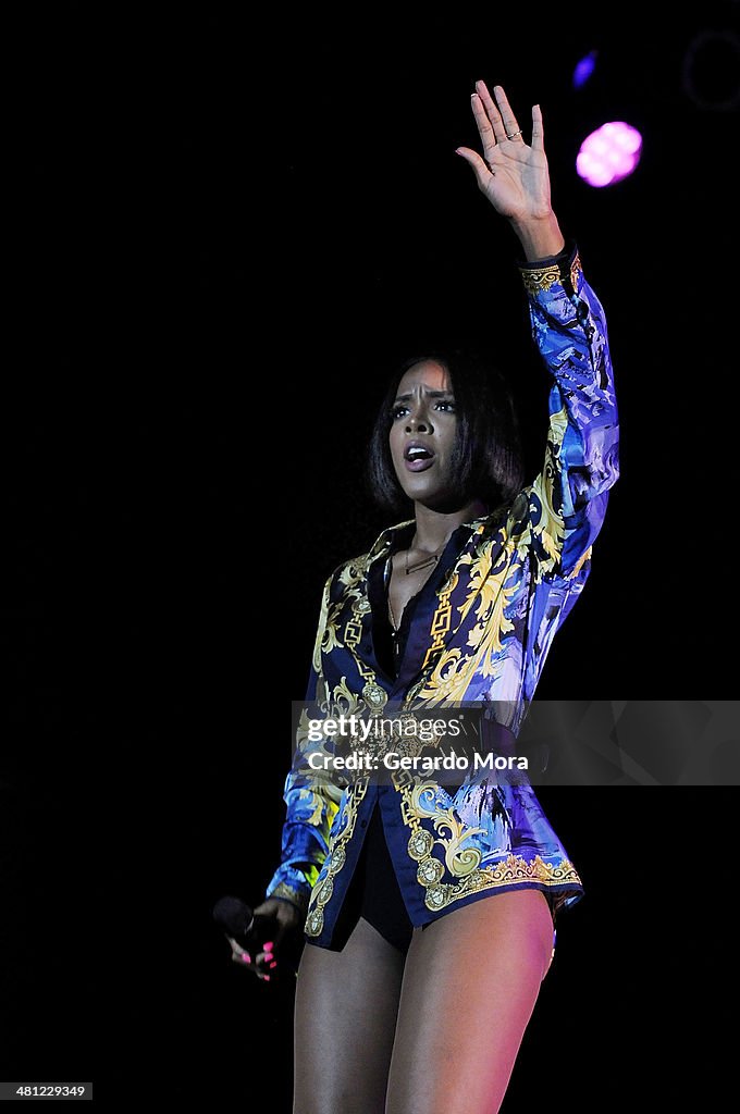 Kelly Rowland Performs At Universal Orlando Mardi Gras Celebration