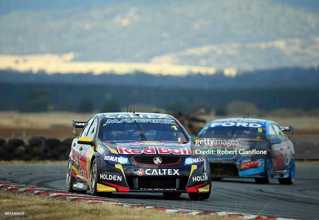 Tasmania 400 - V8 Supercars: Qualifying And Race