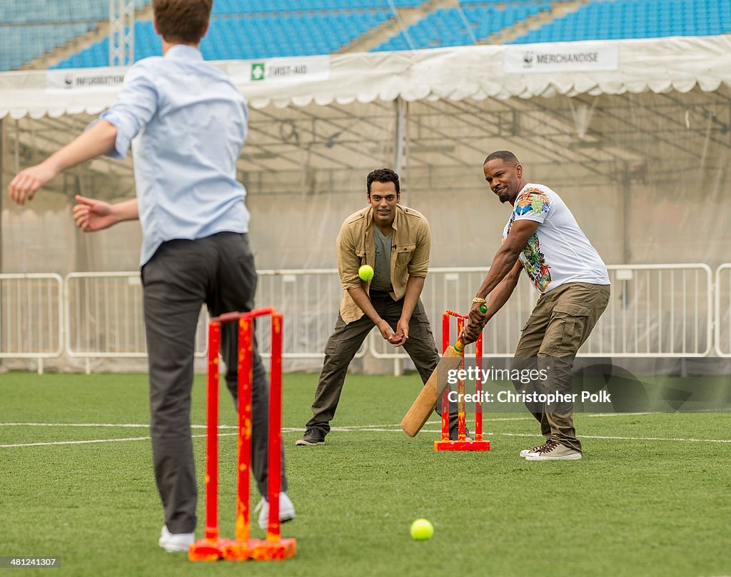 "The Amazing Spider-Man 2" Stars Andrew Garfield And Jamie Foxx Engage In A Game Of Cricket With Celebrity Host Samir Kochhar for India's Massively Popular Show "Extraa Innings