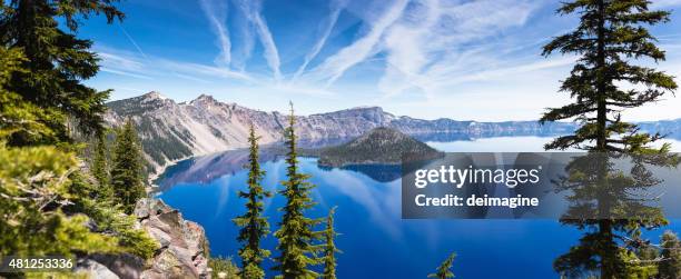panorama del lago crater - oregon stato usa foto e immagini stock