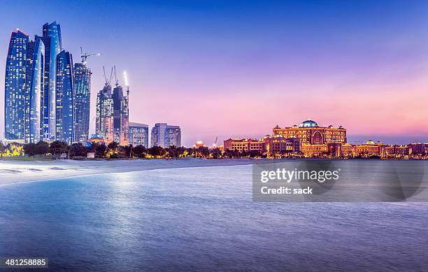 arabische nächte in abu dhabi (vae) - abu dhabi beach stock-fotos und bilder