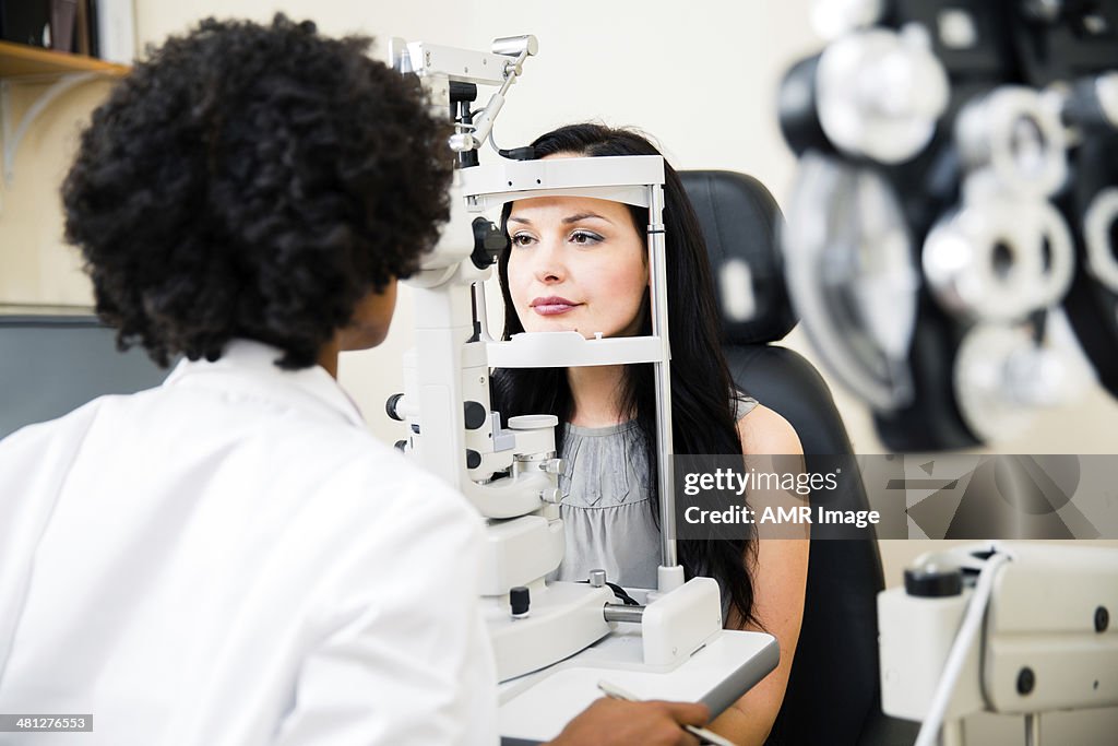 Exame oftalmológico pelo Optometrista