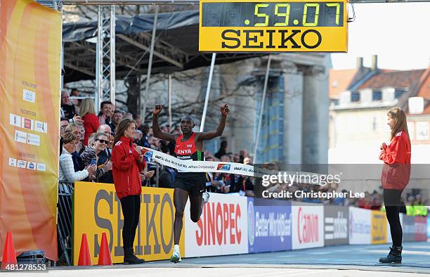 Geoffrey Kipsang Kamworor of Kenya celebrates winning the Men's Half Marathon during the IAAF/Al-Bank World Half Marathon Championships on March 29,...