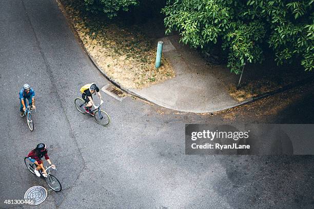 bike riders sopra la testa - city from above foto e immagini stock