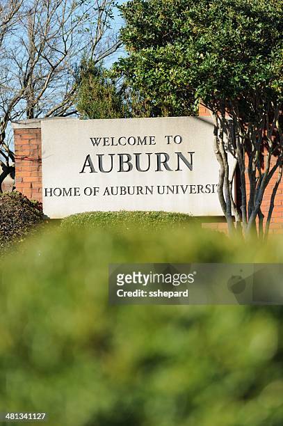 benvenuti a auburn-segnale inglese - auburn foto e immagini stock
