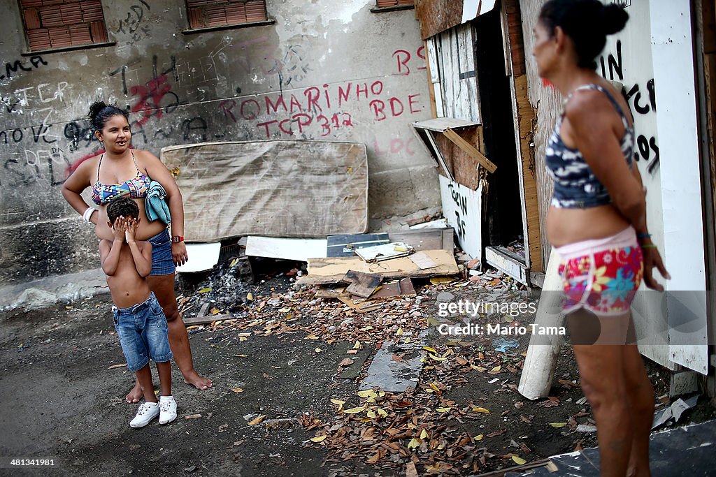 Rio's Complexo da Mare Favelas Remain Unpacified