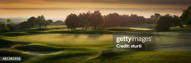 backlit golf course with no golfers - golfing stockfoto's en -beelden