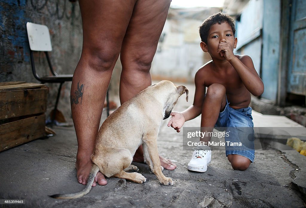 Rio's Complexo da Mare Favelas Remain Unpacified