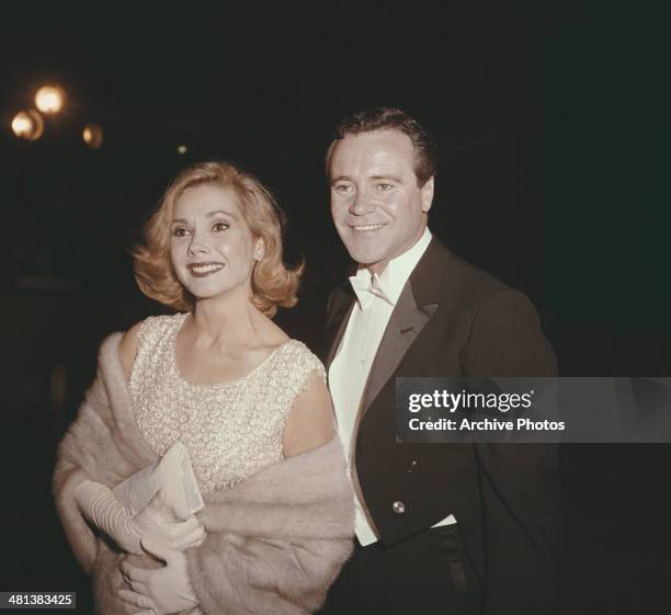 American actor Jack Lemmon with his wife, actress Felicia Farr, circa 1963.