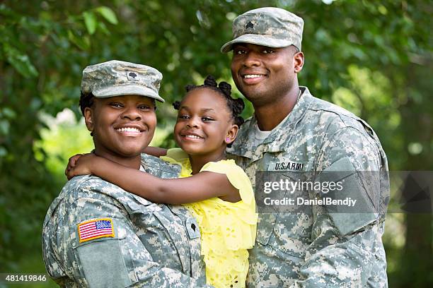 military family - militaire stockfoto's en -beelden