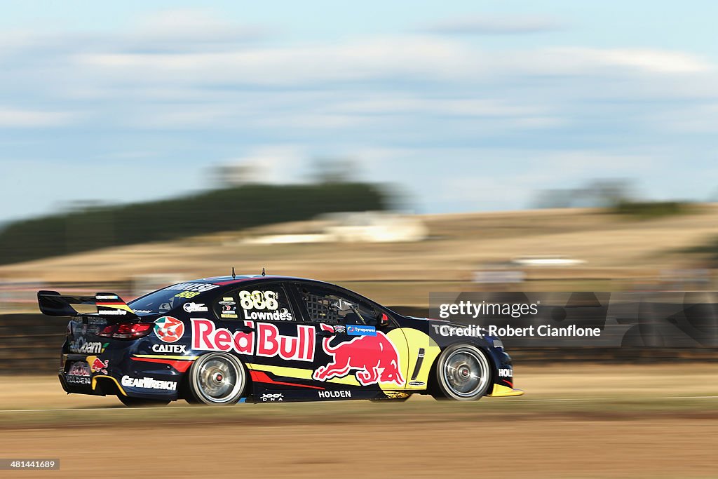 Tasmania 400 - V8 Supercars: Qualifying And Race