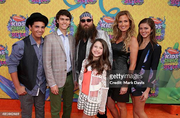 Personality Willie Robertson and wife Korie Robertson with family attend Nickelodeon's 27th Annual Kids' Choice Awards held at USC Galen Center on...