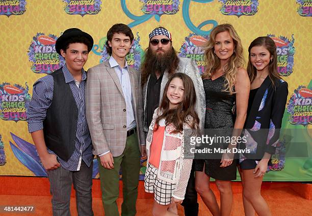 Personality Willie Robertson and wife Korie Robertson with family attend Nickelodeon's 27th Annual Kids' Choice Awards held at USC Galen Center on...