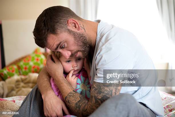 protección del padre - adios fotografías e imágenes de stock