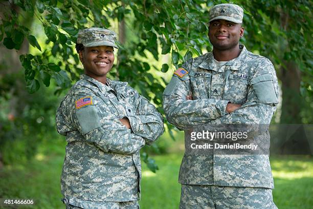 dual militay couple - military uniform stock pictures, royalty-free photos & images