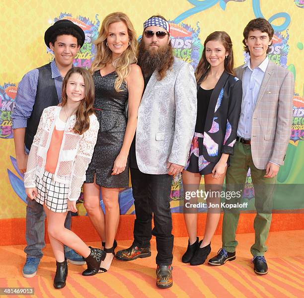 Personality Willie Robertson , wife Korie Robertson and children arrive at Nickelodeon's 27th Annual Kids' Choice Awards at USC Galen Center on March...