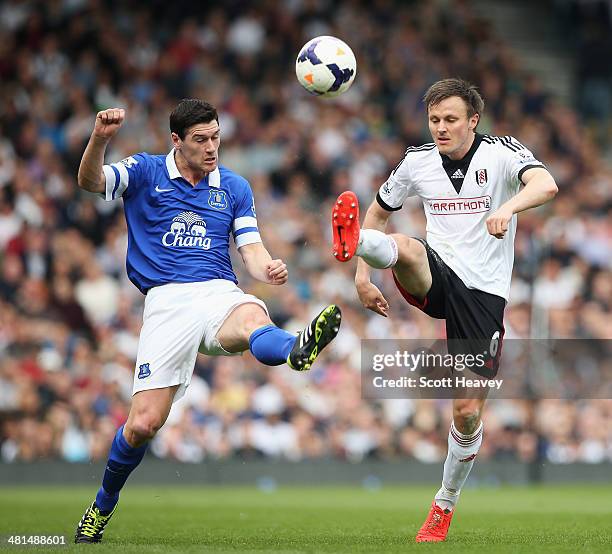 Gareth Barry of Everton challenges William Kvist of Fulham during the Barclays Premier League match between Fulham and Everton at Craven Cottage on...