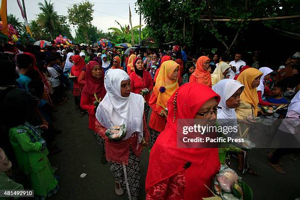 Residents dressed up in traditional Javanese clothes to follow the Nyadran ritual at the Sewu Cemetery. The Nyadran ritual is a tradition where the...