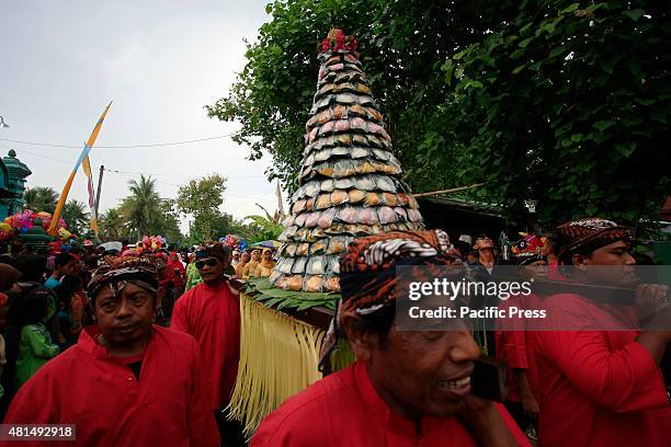 Residents dressed up in traditional Javanese costumes to follow the Nyadran ritual at the Sewu Cemetery. The Nyadran ritual is a tradition where the...